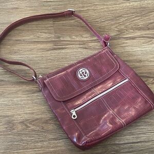 Relic Tessa crossbody bag in a burgundy or maroon croc-print faux leather.